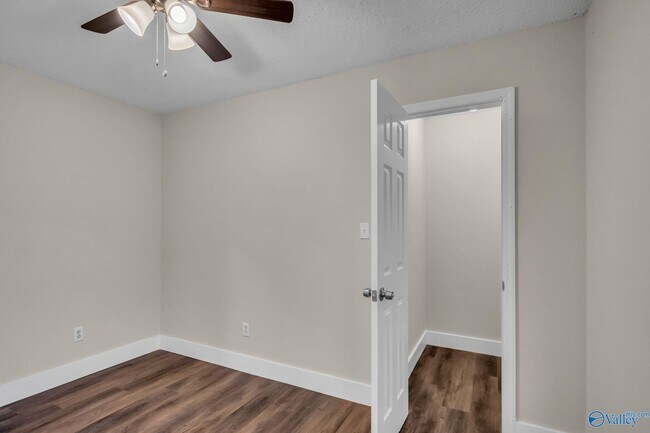 Building Photo - 213 Rebecca Pines Dr