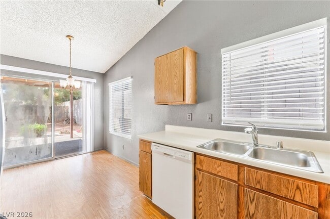 Building Photo - 5591 Ballinger Dr