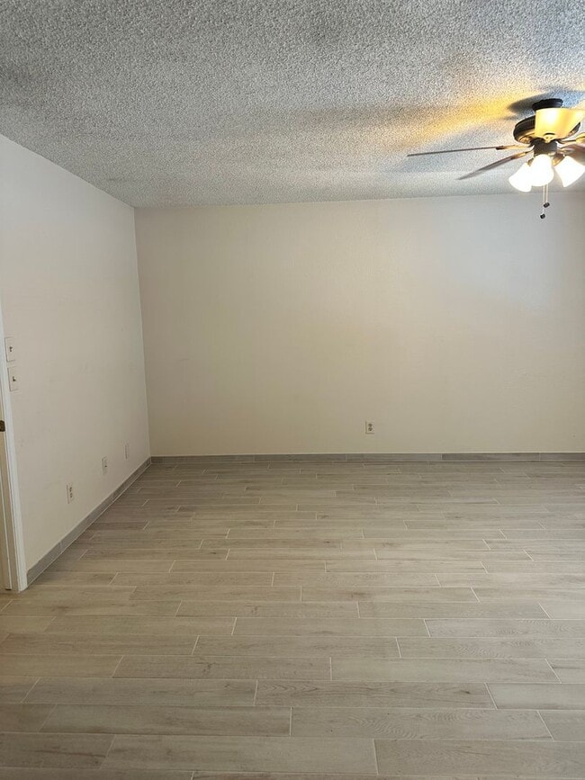 Building Photo - Stunning & Spacious 2 BR / 2.5 BA Townhome – Move-In Ready!