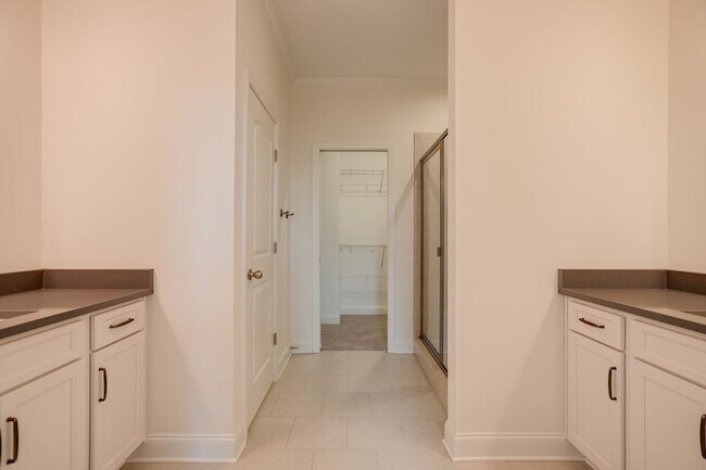 Building Photo - 3125 Sassafras Ln