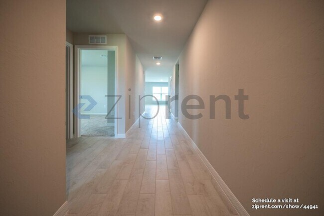 Building Photo - 2830 NW 18th Pl