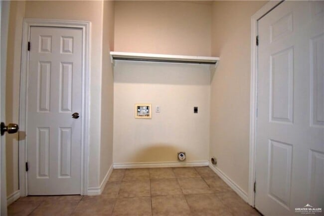 Building Photo - 1104 Rio Balsas St