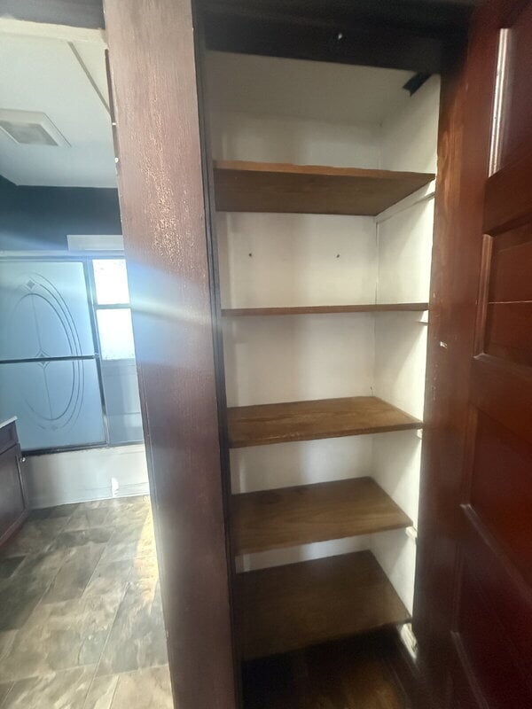 Building Photo - 2824 Des Moines St