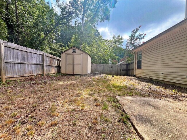 Building Photo - 1680 Racquet Club Cir NW