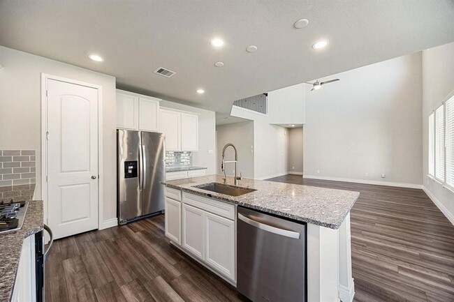 Building Photo - 31214 Gullwing Manor Dr