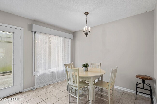 Building Photo - 420 Cobblestone Dr
