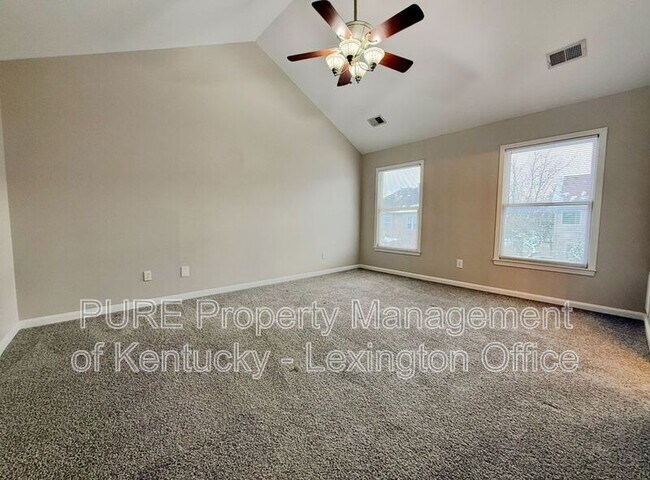 Building Photo - 552 Forest Hill Dr