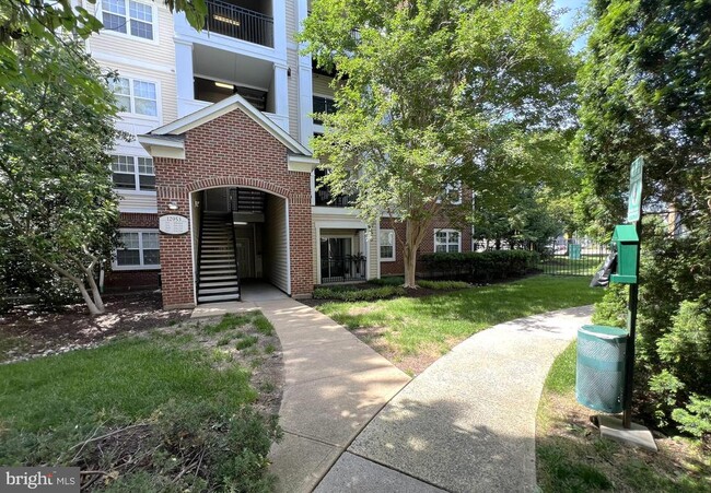 Building Photo - 12953 Centre Park Cir