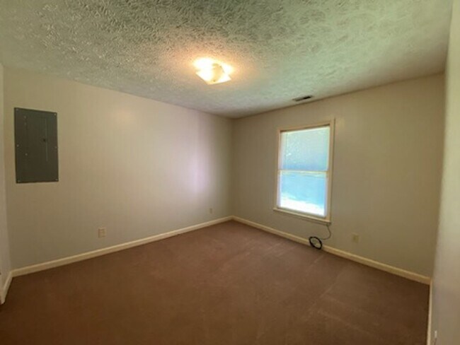 Building Photo - 1966 Glenwick Dr