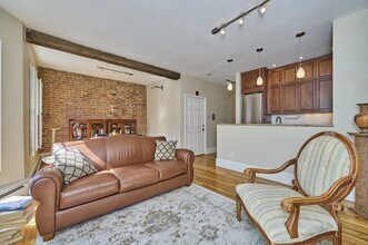 Building Photo - 89 Waltham St