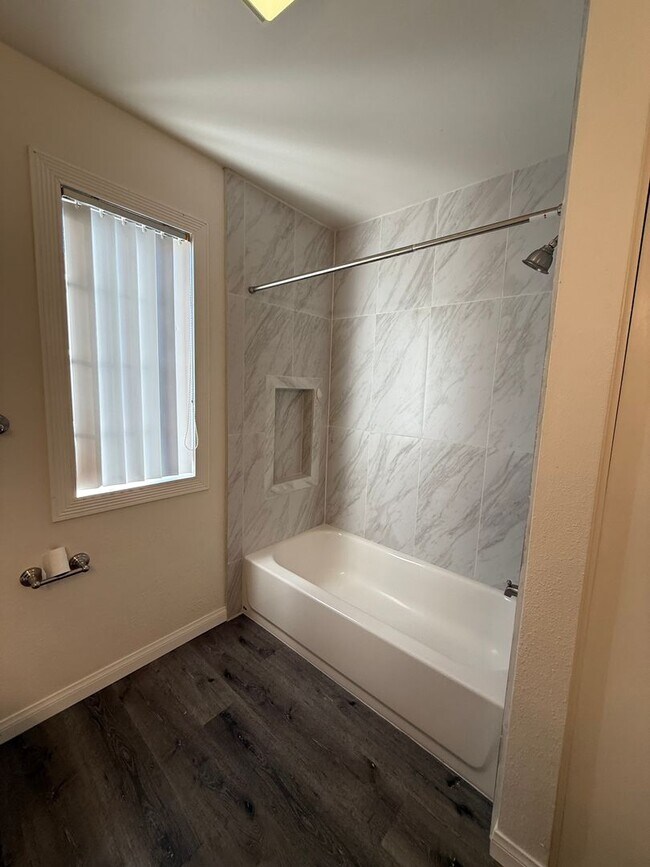 Building Photo - Cute and Cozy 2Br/2Ba second floor Condo in The Summit