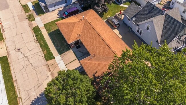 Building Photo - 507 W Miller St