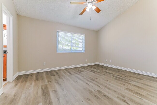 Building Photo - 646 E Gila Ln