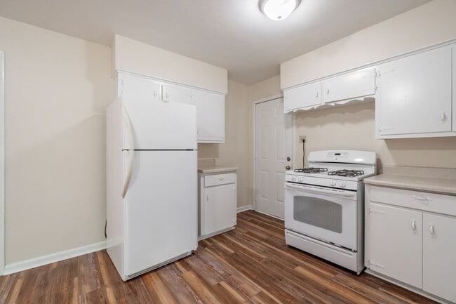 Building Photo - * Move-In Special * Charming 3 Bedroom, 1....