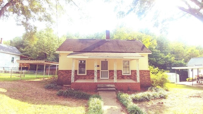 Building Photo - Cute Two Bedroom House in Cherryville for ...