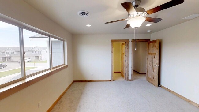Building Photo - 120 Naomi Rose Ln