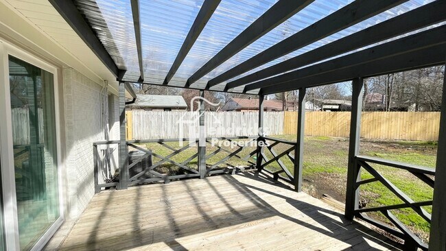 Building Photo - 1500 Ivy Rd