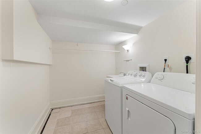 Building Photo - 53 Highfield Rd