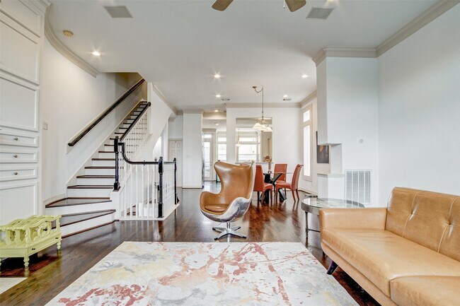 Building Photo - 1515 Hyde Park Blvd