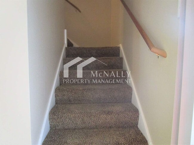Building Photo - 2 Bedroom 1 Bathroom Townhome in Downtown ...