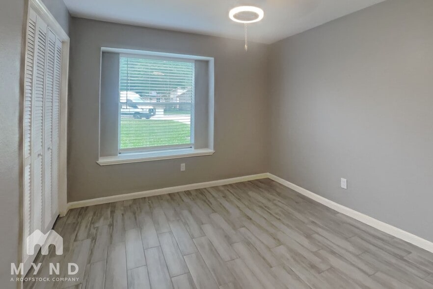 Building Photo - 2403 Summer Spring Dr