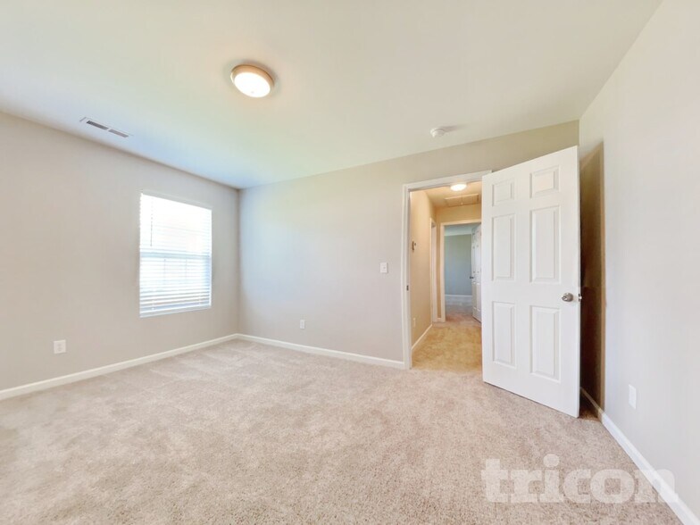 Building Photo - 2048 Lauren Woods Dr