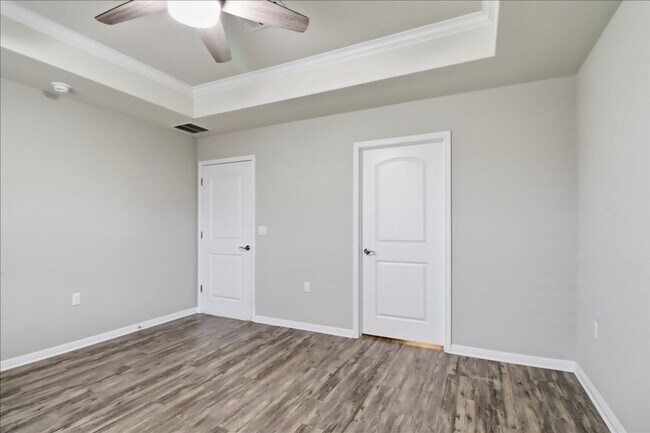 Building Photo - 532 Hereford Ln