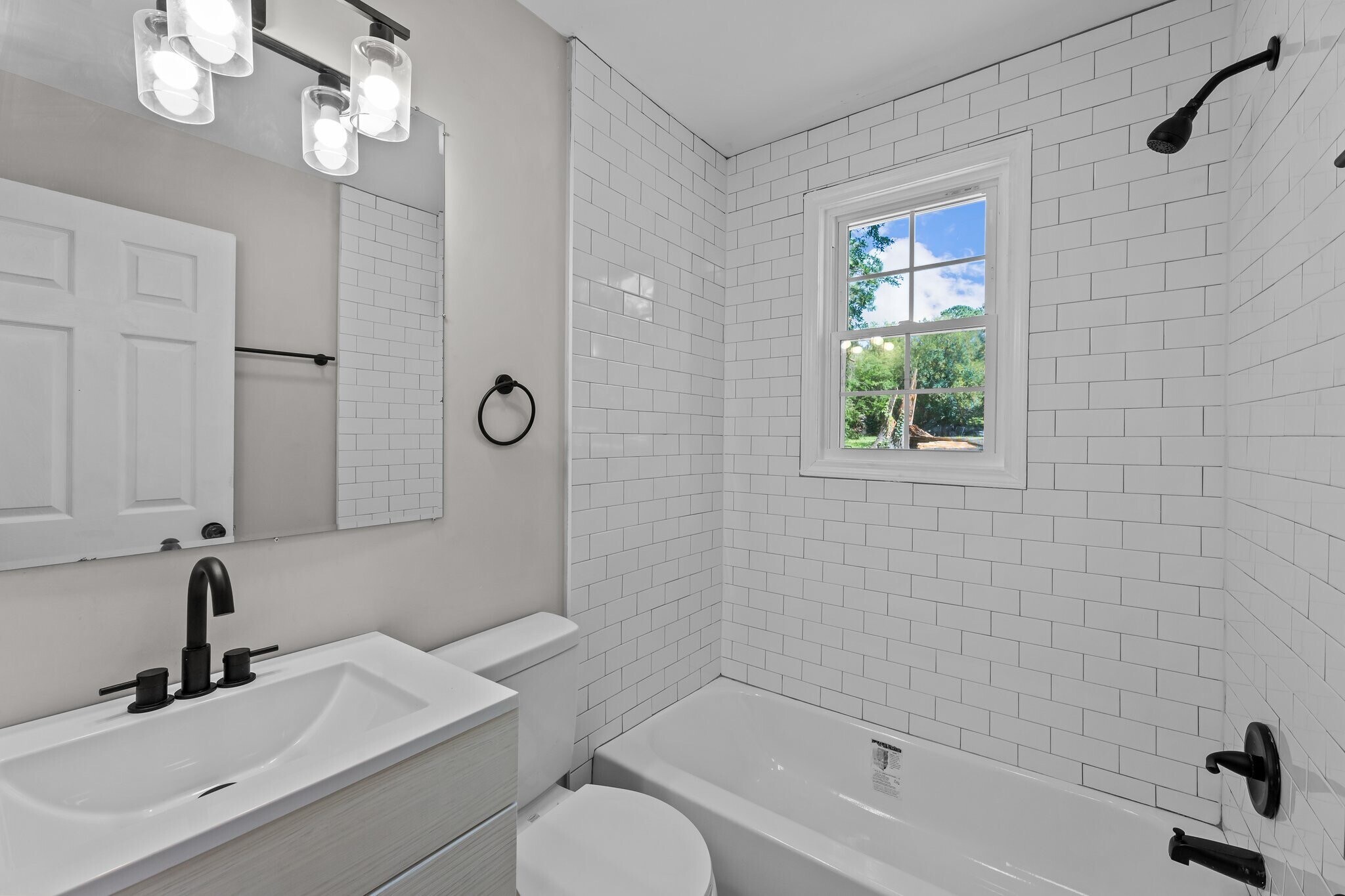 Building Photo - 1424 Springbrook Dr