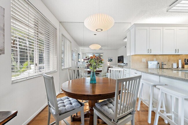 Building Photo - 353 S US Hwy 1