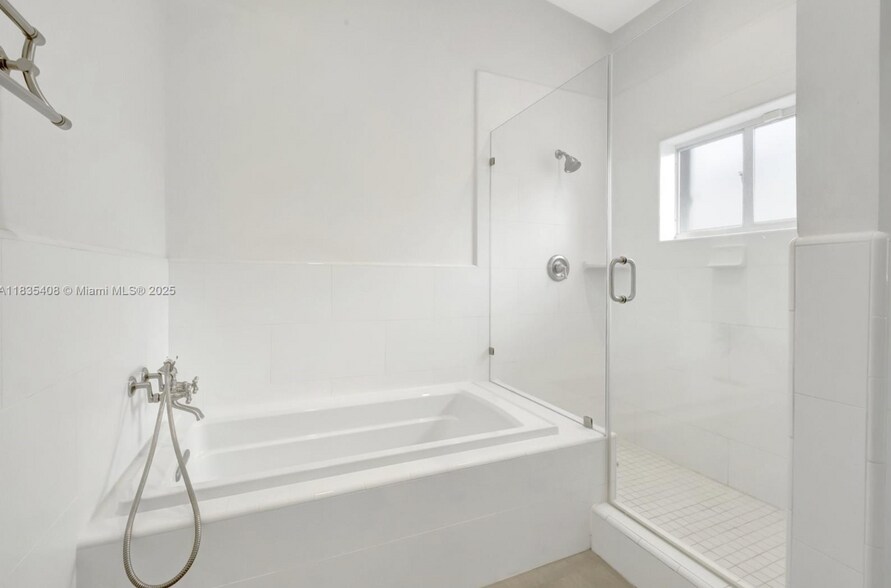 Building Photo - 5765 SW 84th St