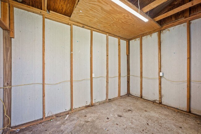 Building Photo - 909 Westgate Dr