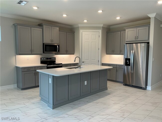 Building Photo - 393 Deauville Lp