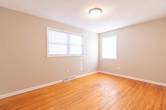 Building Photo - 2405 E Willowbrook