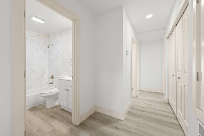 Building Photo - "Spacious 3-Bed Condo with 2 Baths in Citr...