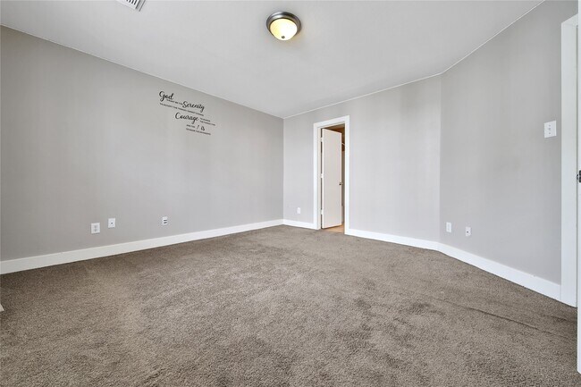 Building Photo - 11940 Chanteloup Dr