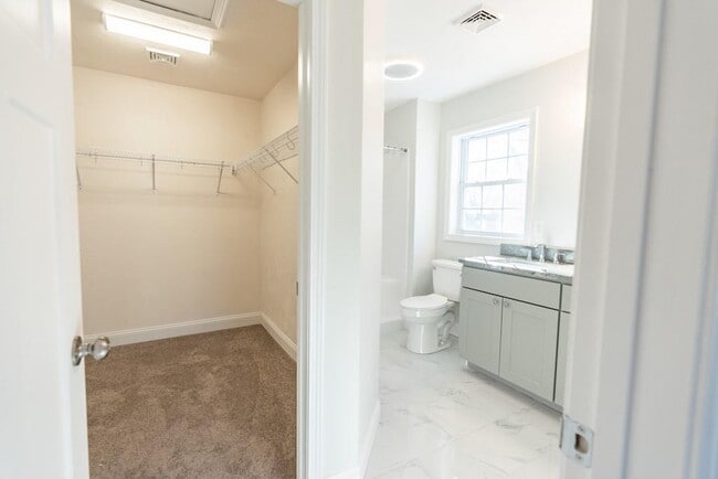 Building Photo - 100 Brentwood Ave