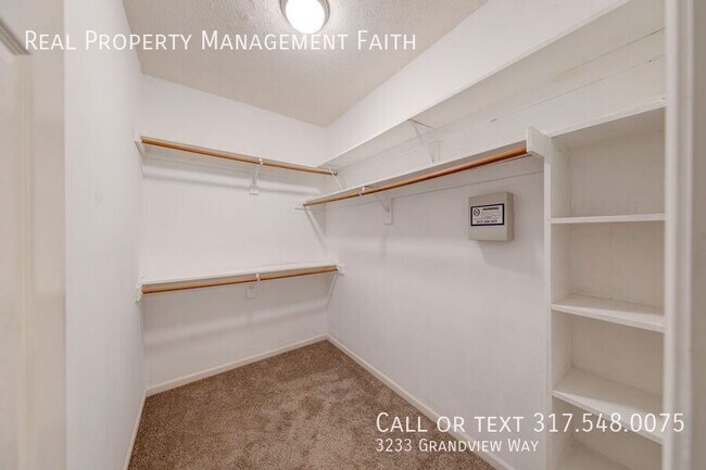 Building Photo - 3233 Grandview Way