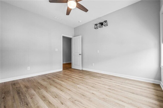 Building Photo - 421 Retreat Ln