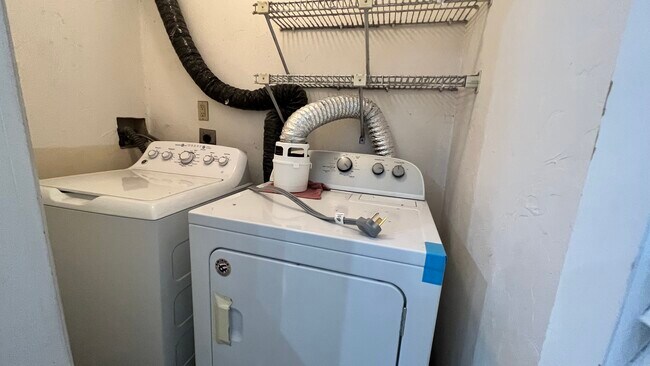 Building Photo - 114 Burkhall St