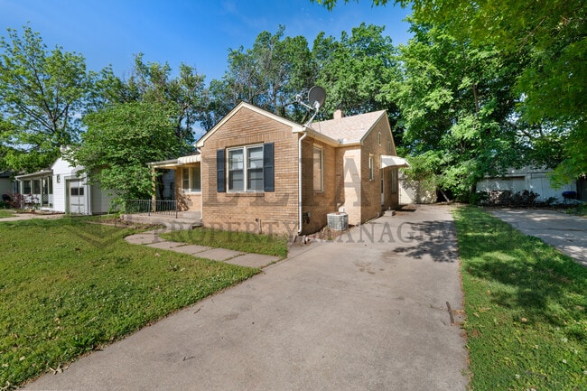 Building Photo - 853 N Terrace Dr