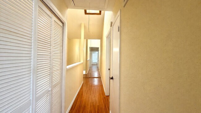 Building Photo - 11710 Southlake Dr
