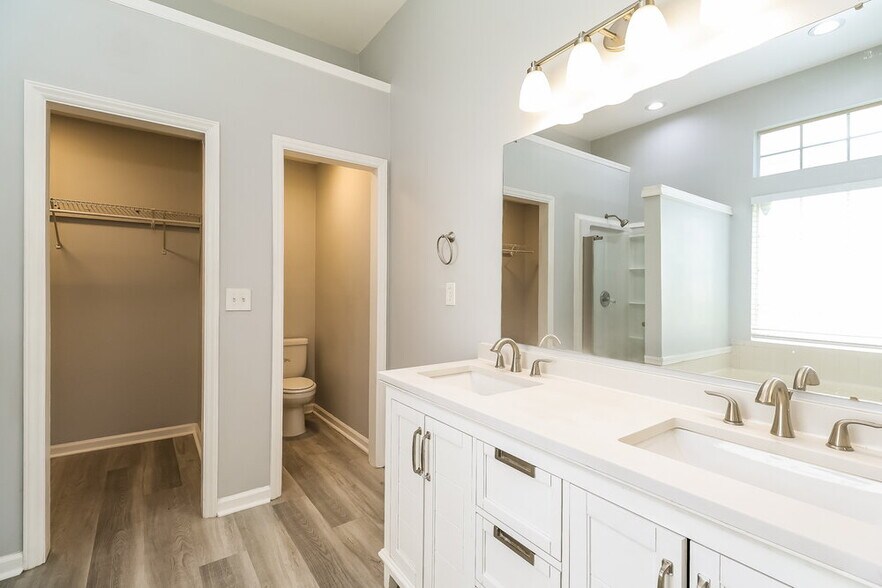 Building Photo - 6115 Sunstone Dr
