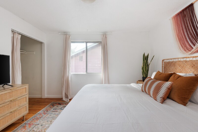 Building Photo - 2356 SE Division St