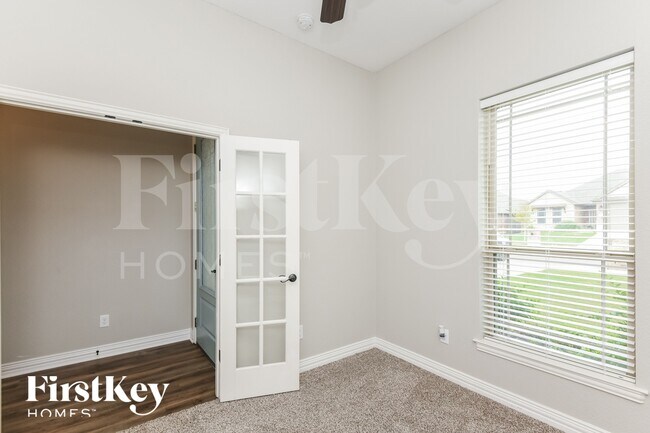 Building Photo - 612 Zachary Dr