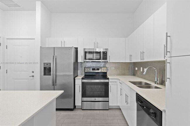 Primary Photo - 1776 Polk St