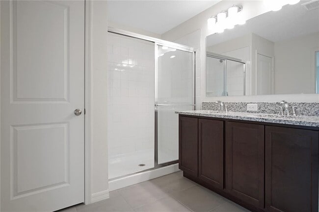 Building Photo - 616 Royal Palm Dr