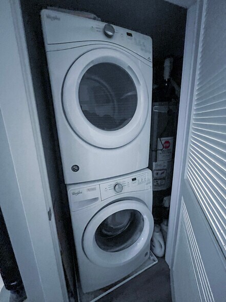 Building Photo - 1750 W Summerdale Ave