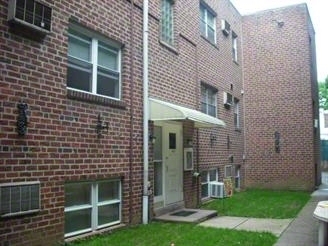 Primary Photo - Pine Manor II Apartments