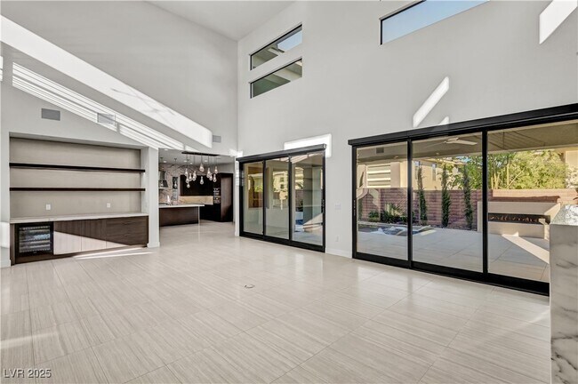 Building Photo - 68 Grey Feather Dr