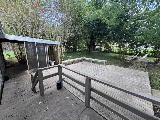 Building Photo - 1709 Oak Hill Dr S